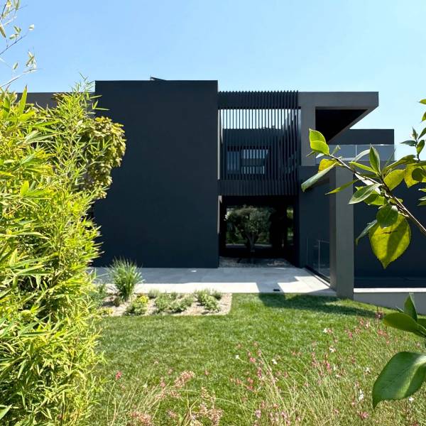EXTERIOR 2 com.jpg